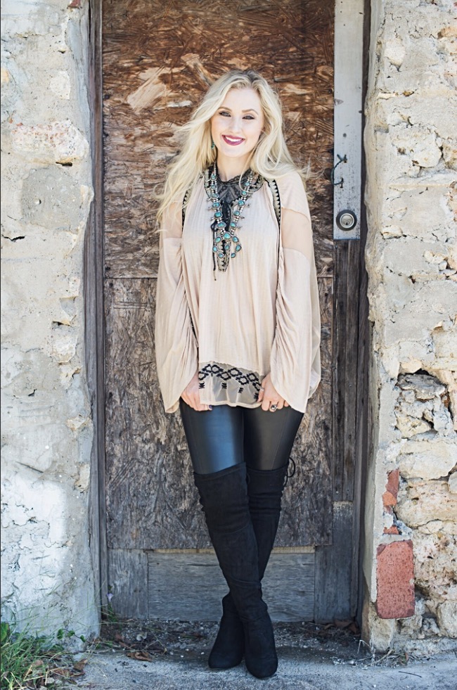 Keenie – Nashville country singer and songwriter, portrait in stone doorway